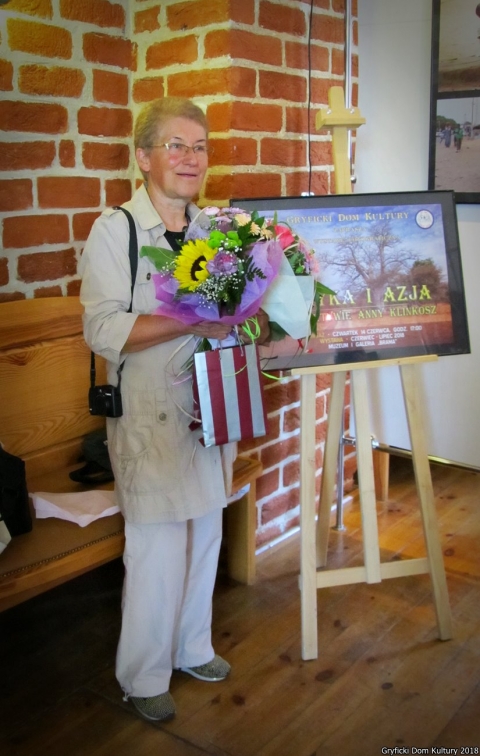 Zapraszamy do obejrzenia fotorelacji z wernisażu wystawy fotograficznej &quot;Afryka i Azja w obiektywie Anny Klinkosz&quot;