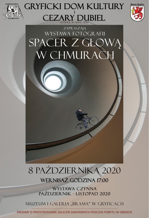 Zapraszamy na wernisaż wystawy fotografii &quot;Spacer z głową w chmurach&quot; w Muzeum i Galerii &quot;Brama&quot; 8 października 2020 - Gryficki Dom Kultury